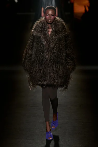 Look 12